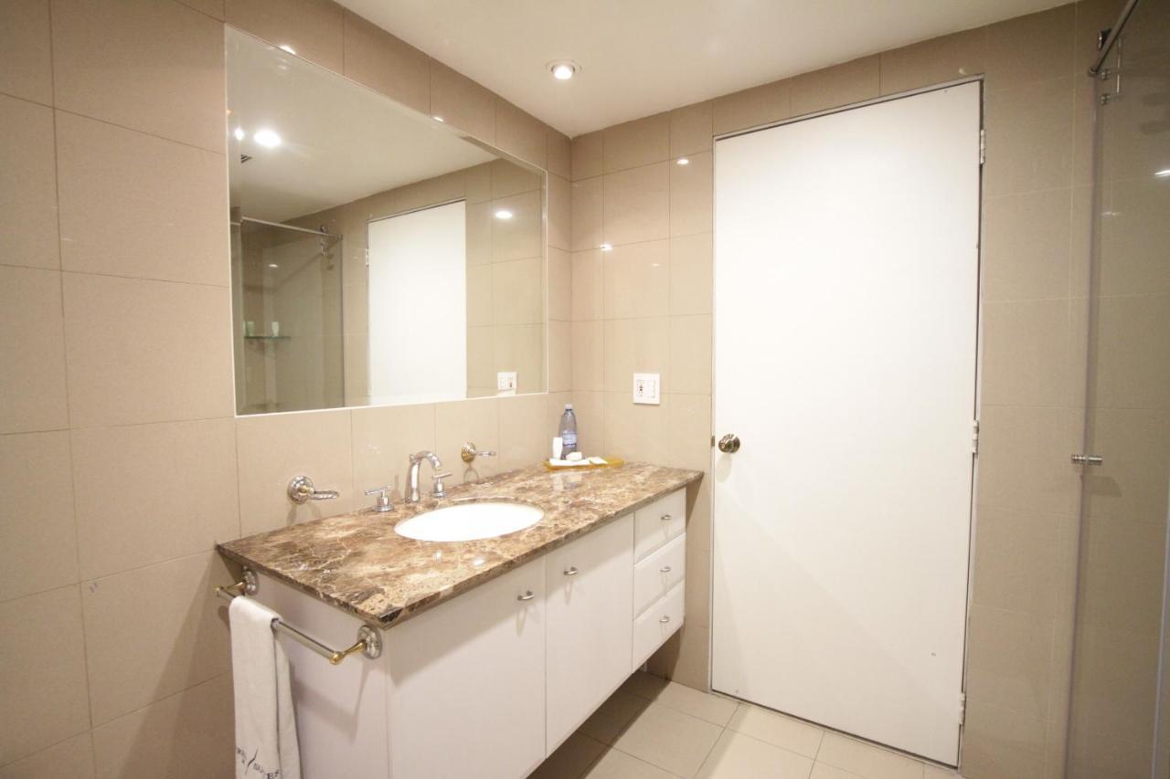 Aparta Hotel Torres De Suites Quito Exterior photo