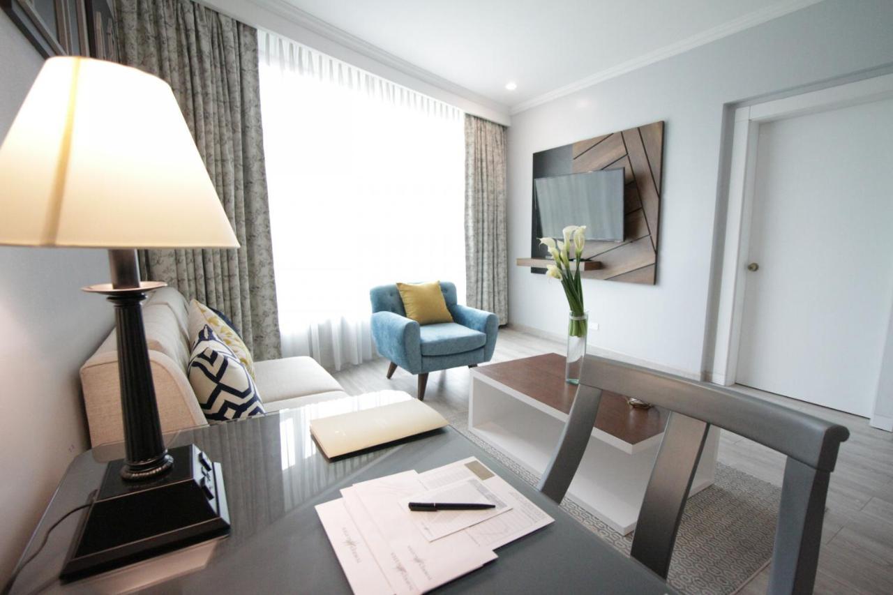 Aparta Hotel Torres De Suites Quito Exterior photo