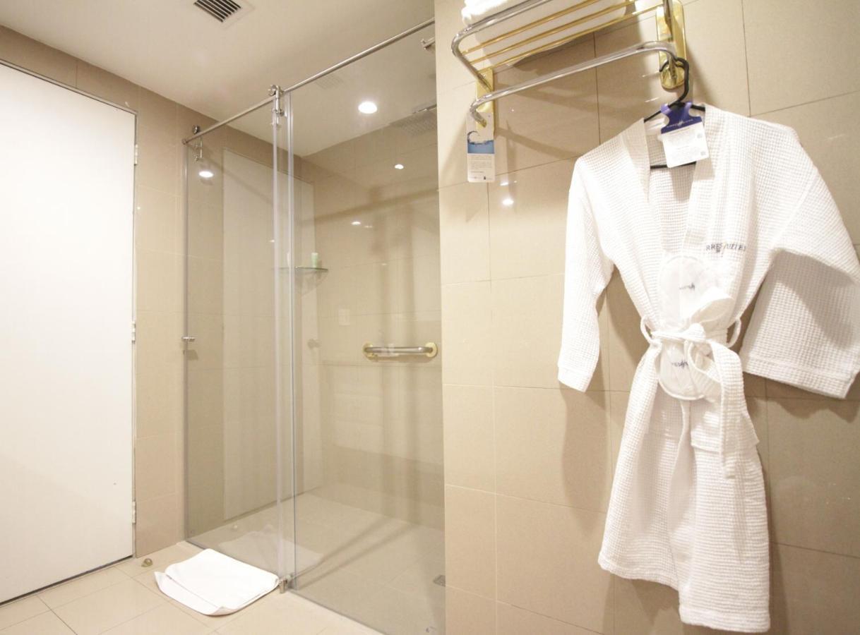 Aparta Hotel Torres De Suites Quito Exterior photo