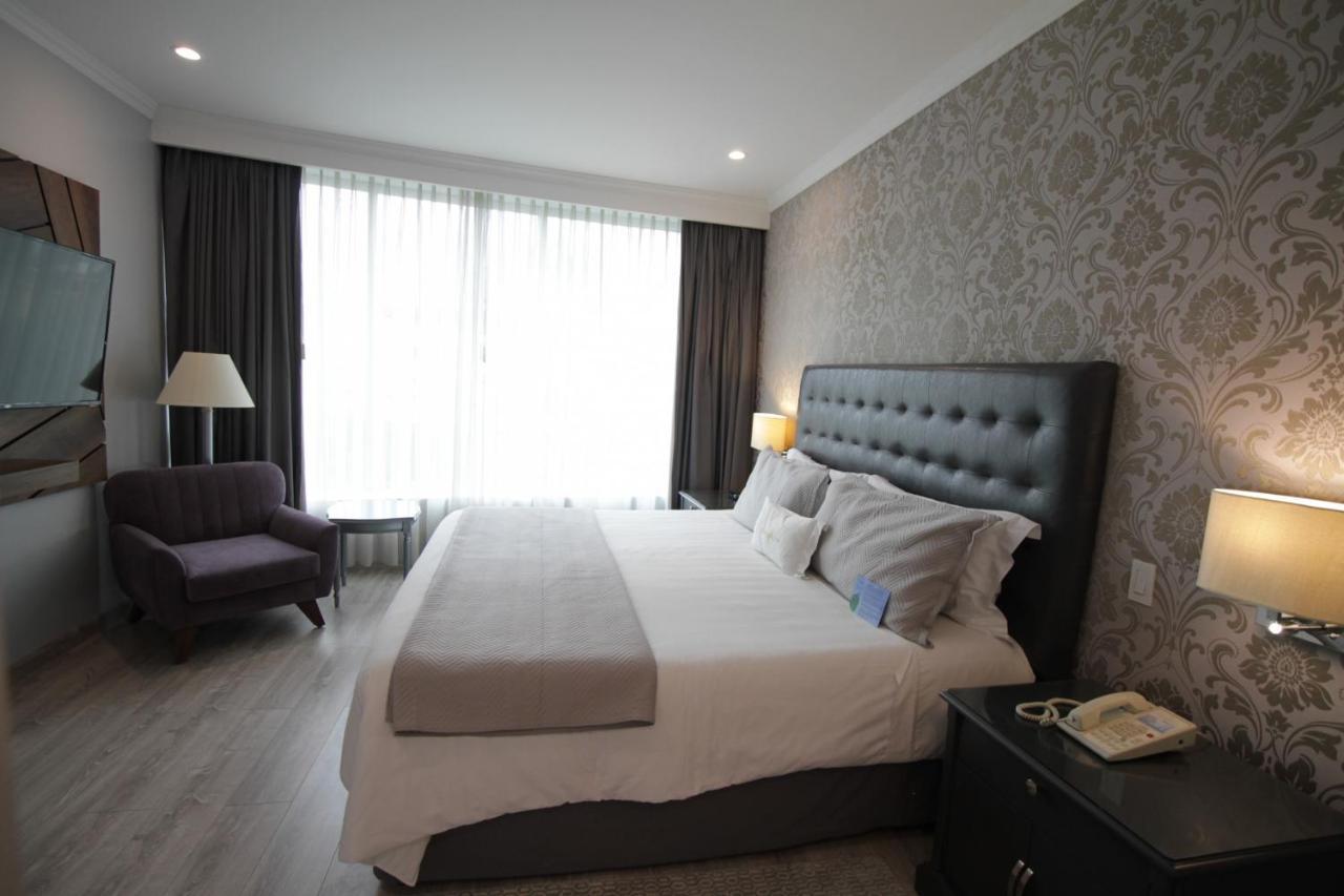 Aparta Hotel Torres De Suites Quito Exterior photo