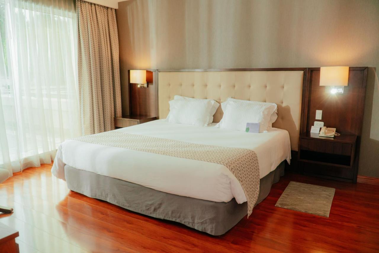 Aparta Hotel Torres De Suites Quito Exterior photo
