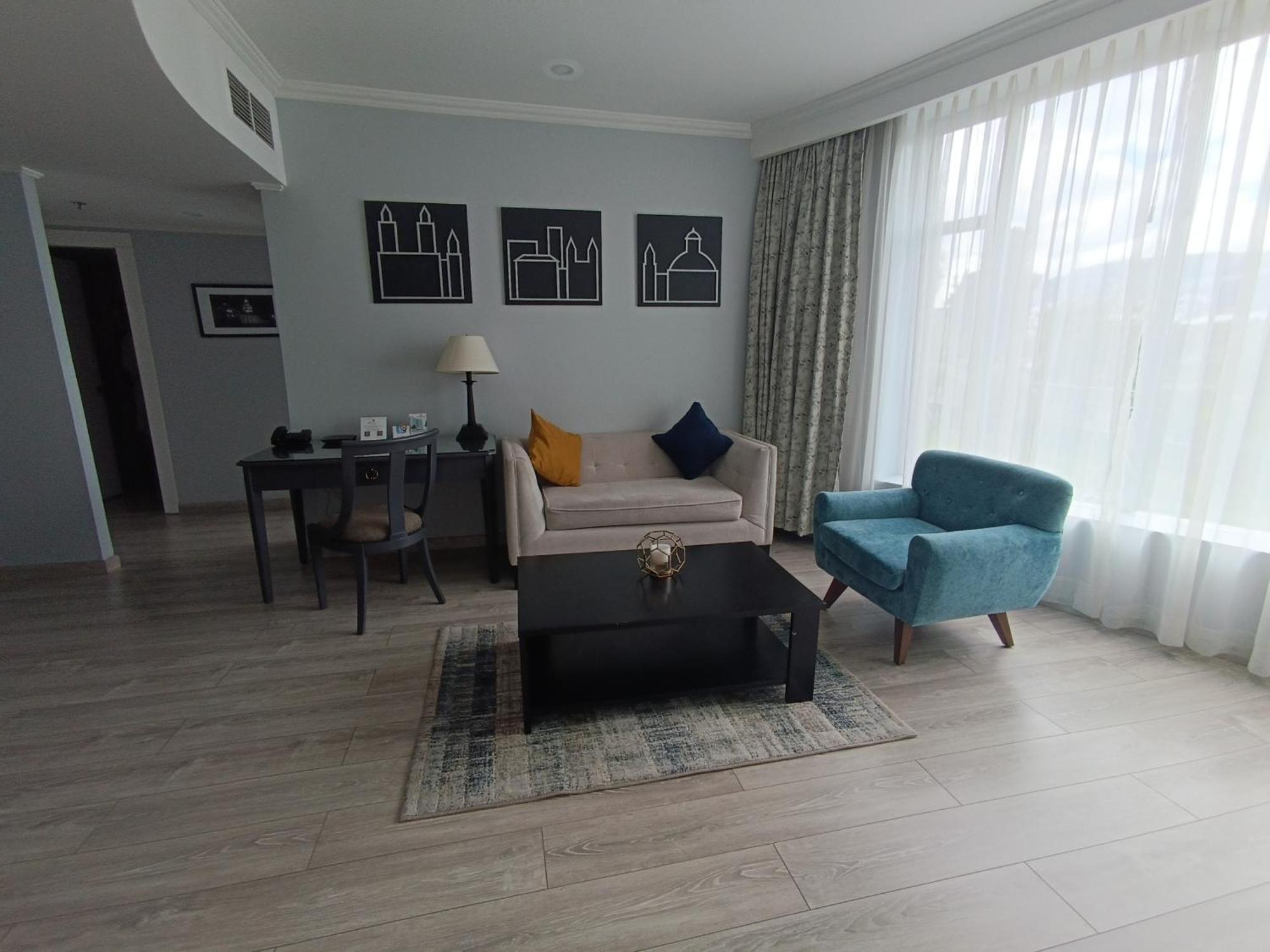 Aparta Hotel Torres De Suites Quito Exterior photo