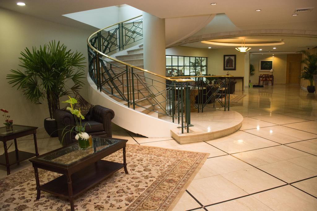 Aparta Hotel Torres De Suites Quito Exterior photo