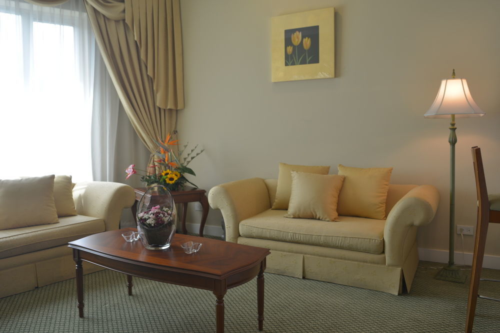 Aparta Hotel Torres De Suites Quito Exterior photo