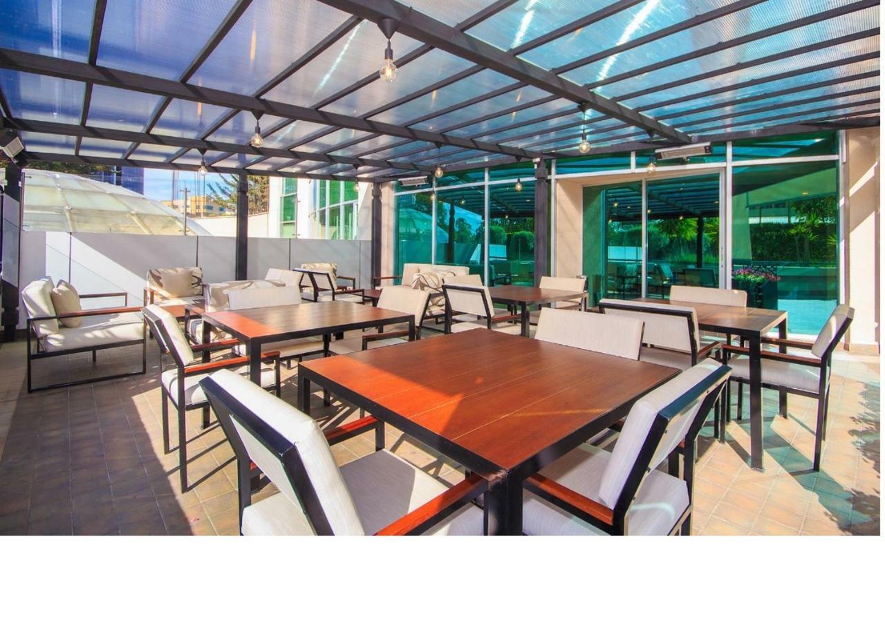 Aparta Hotel Torres De Suites Quito Exterior photo